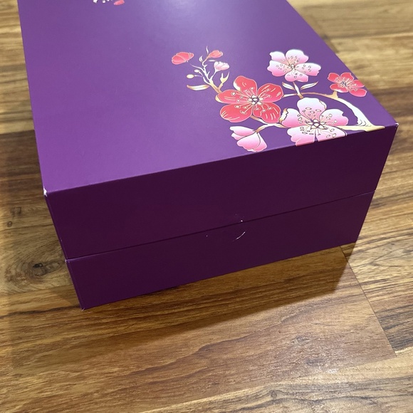 Tatcha Empty Refillable + Mini Serum Jars + Holiday gift box and Furoshiki Wrap - Picture 15 of 16